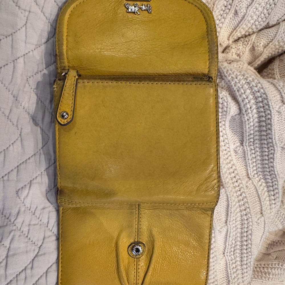 Vintage Coach Yellow Leather Wallet - Picture 7 of 7